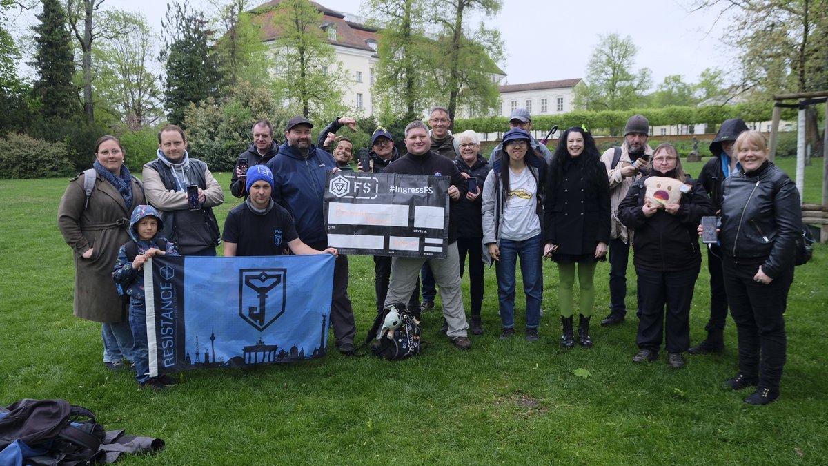 BerlinIngress's tweet photo. This Saturday, May 6, a group of 19 Ingress players ventured around Köpenick, Berlin, Germany. Another fantastic First Saturday finished! #IngressFS https://t.co/O2MhCT8J8K