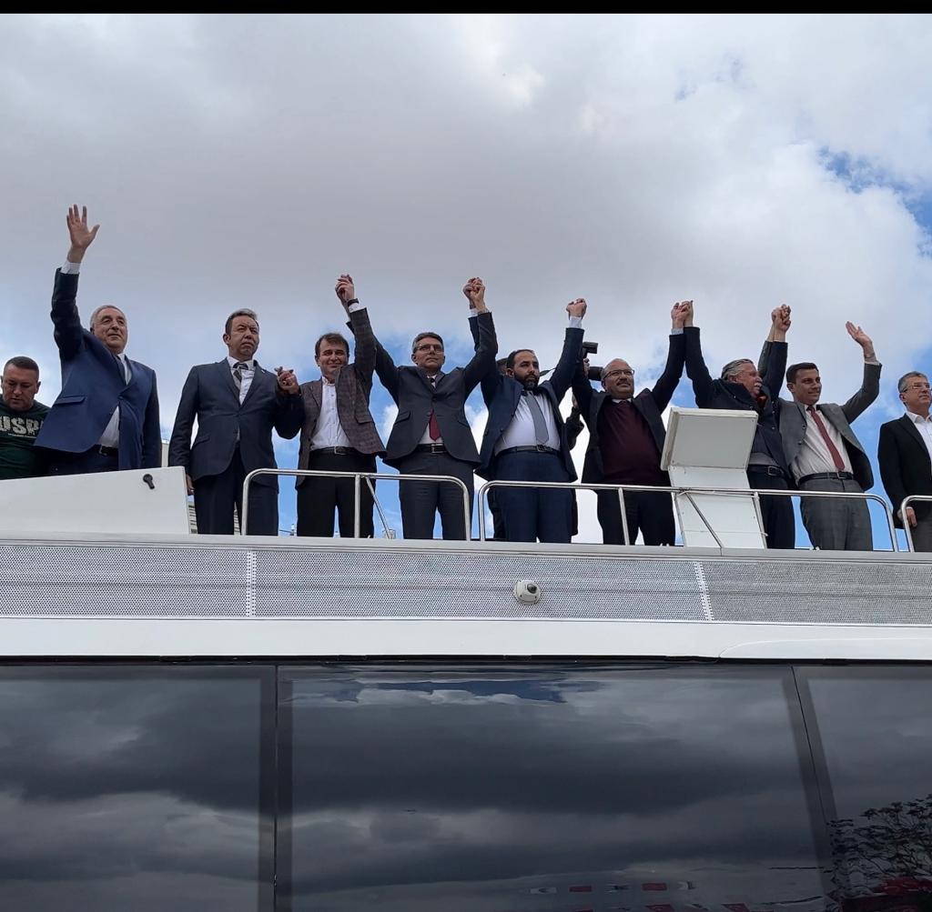 ahmetarslan42's tweet photo. 13. Cumhurbaşkanı Yardımcısı Adayımız ve İBB Başkanımız Ekrem İmamoğlu’nun Halk Buluşması'ndayız.

Alana sığamayan Konya kararını vermiş.

14 Mayıs'ta baharı birlikte getireceğiz.
Birleşe birleşe kazanıyoruz

@ekrem_imamoglu https://t.co/HQtO57vxJ4