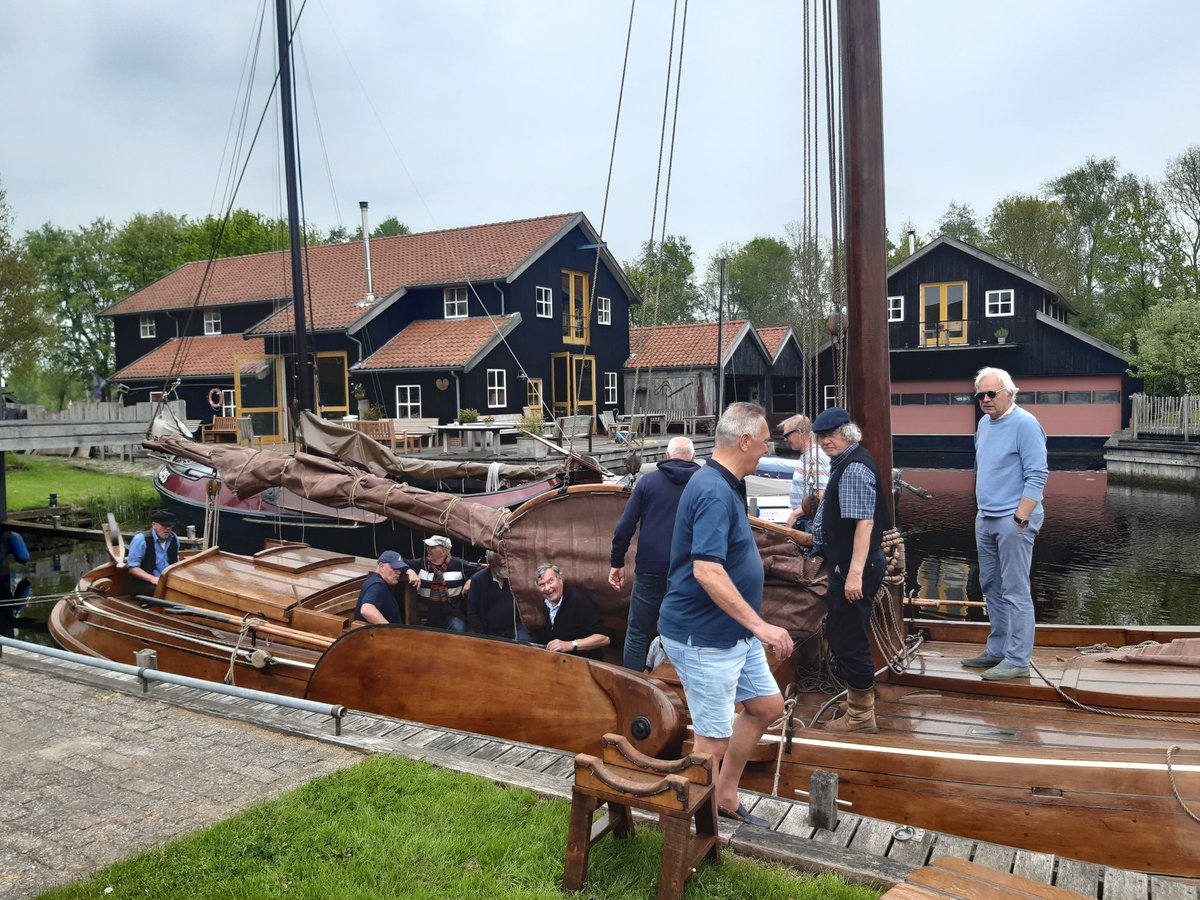 De eerste opstappers van 2023 gaan aanboord voor een zeiltocht met de Aebelina. Wist u dat za. 27 mei groot feest is in het Skûtsjemuseum: 25 jaar bestaan. Toegang gratis. Welkom.