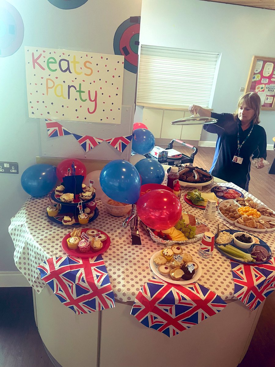 adelebarker_x's tweet photo. Kings coronation celebrations on @WardKeats  🇬🇧👑🇬🇧👑🇬🇧 @WeAreLSCFT  @Victori02240665 @Stubbs9Louise https://t.co/kd2PUrqB9b