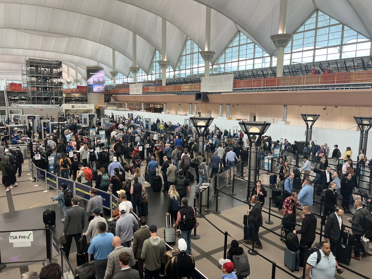 ajsmizzou's tweet image. This is the pre-check line! Only in Denver #precheck #dia #denverinternational