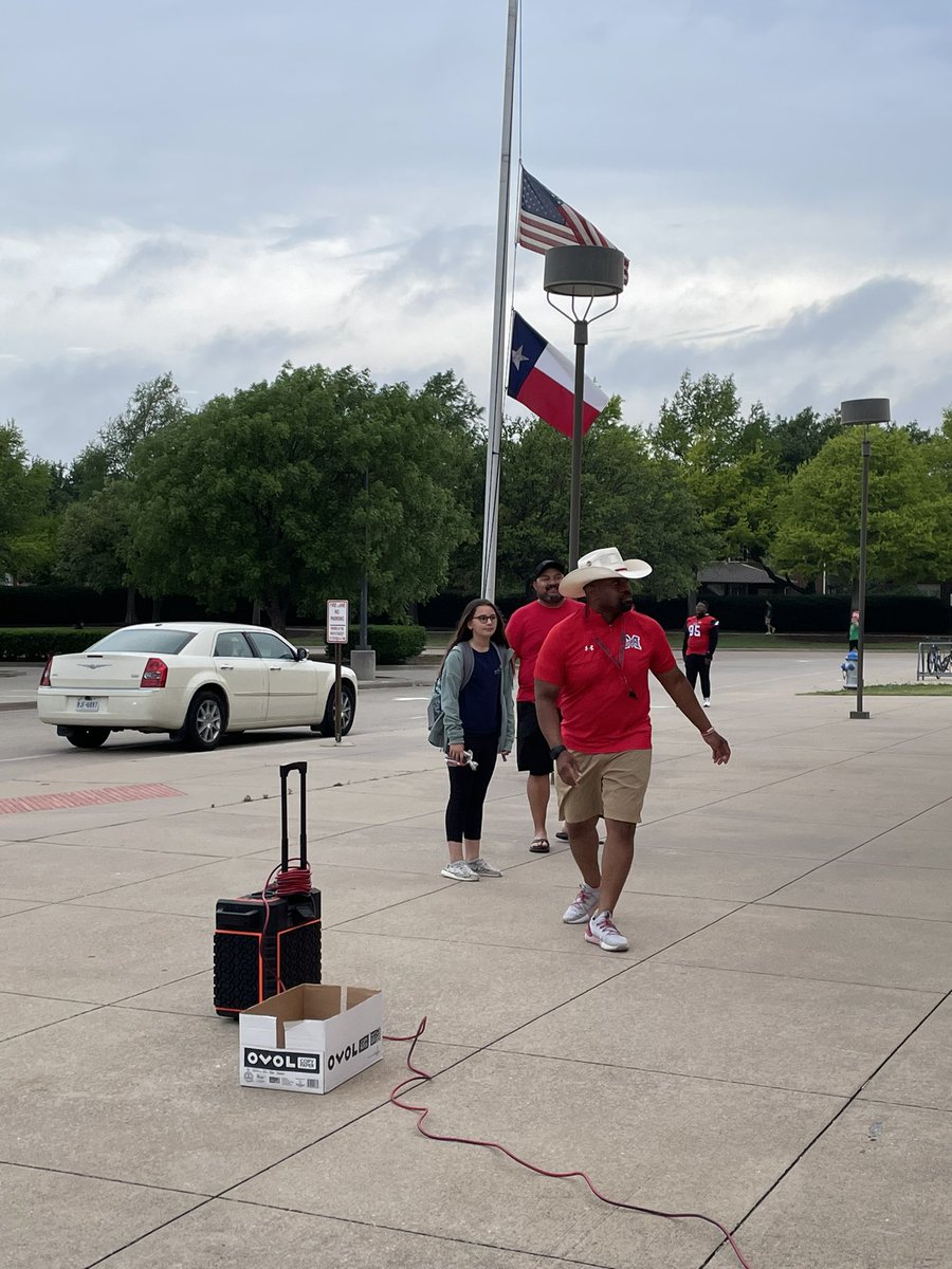 No better way to start a Monday than with our Boyd Broncos! <a href="/BennettBears/">Bennett Bears</a>