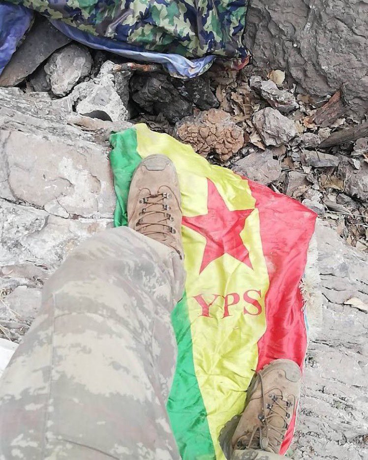 TMTsavunma's tweet photo. Hayali kürdistan olanın mekanı kabristan olur Paçavralar ancak ait olduğu yerde yer alır postal altında 👇 olduğu gibi. https://t.co/b3Llef1fVr