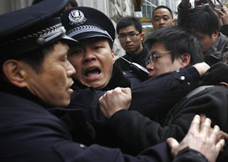 BlogDoTato67's tweet photo. #TopFive da semana
As 5 publicações mais lidas no #BlogDoTato:
5º lugar➡️ Revoltas: Sonhos de Jasmim na China?
https://t.co/JwTI7WCf0t
"Onde houver internet, desigualdade e governantes corruptos, há sempre a possibilidade de dias e meses de ira." (Mauro Santayana - JB) https://t.co/teglP78Tt0