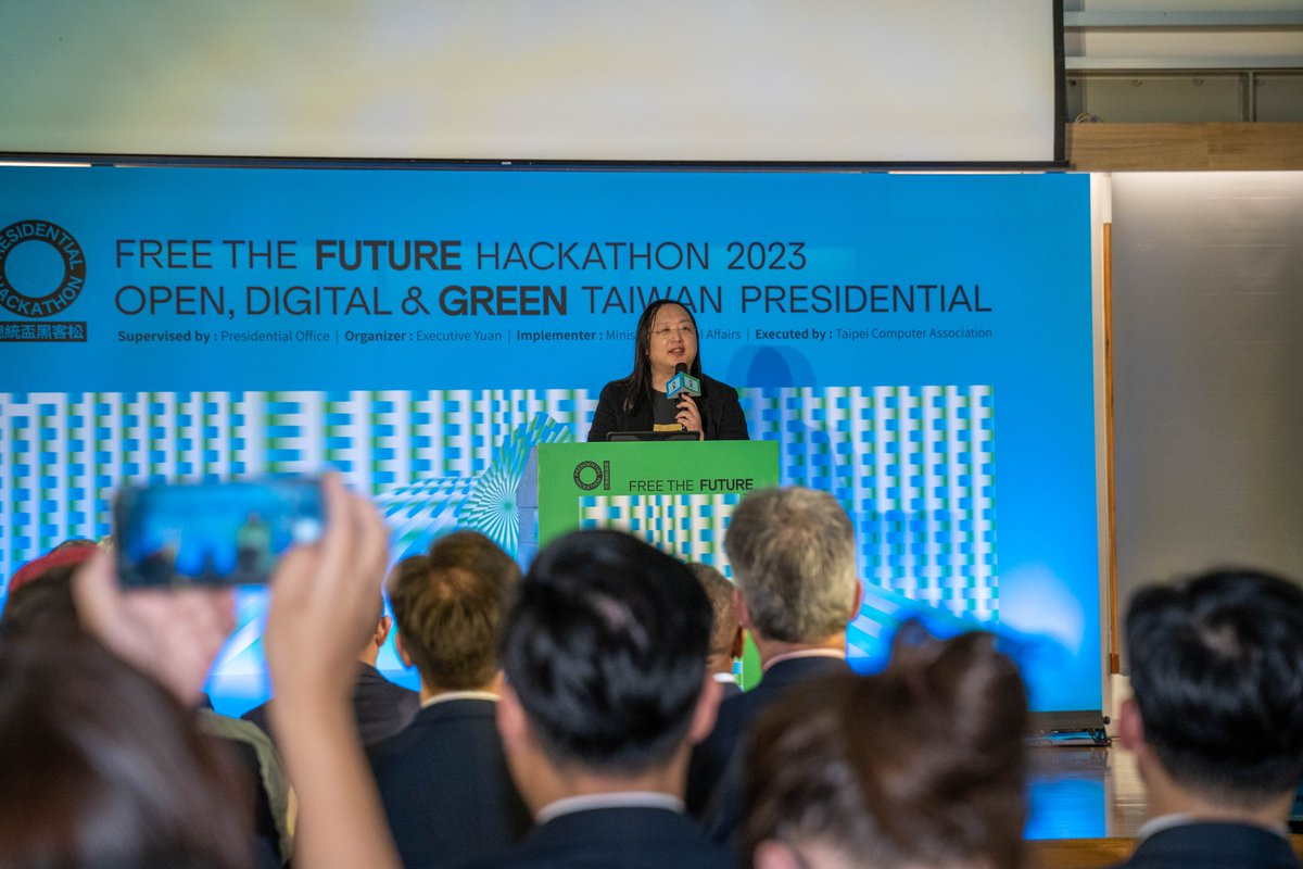 TaiwanToday_TH's tweet photo. เปิดรับสมัครผลงานเข้าร่วมการประกวด #PresidentialHackathon แล้ว โดยกิจกรรมปีนี้จัดขึ้นภายใต้หัวข้อFree the Future:Open, Digital & Greenซึ่งกำหนดให้การออกแบบผลงานมีแนวคิดที่ตั้งมั่นอยู่บนพื้นฐานทางประชาธิปไตย ดิจิทัลและการลดก๊าซเรือนกระจกเป็นศูนย์ (Net Zero)
https://t.co/2h2kXfSyb9 https://t.co/Ia3bumB8g4