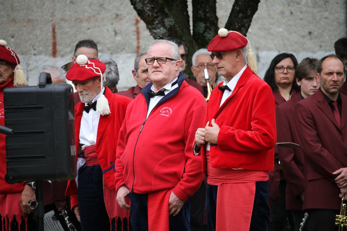 andersondotau's tweet photo. I have found #Scomo is retired to live in France and become a mountain singer in my new home town, or maybe just a second side gig/job, since he is so keen. https://t.co/yAlGKrmkkt