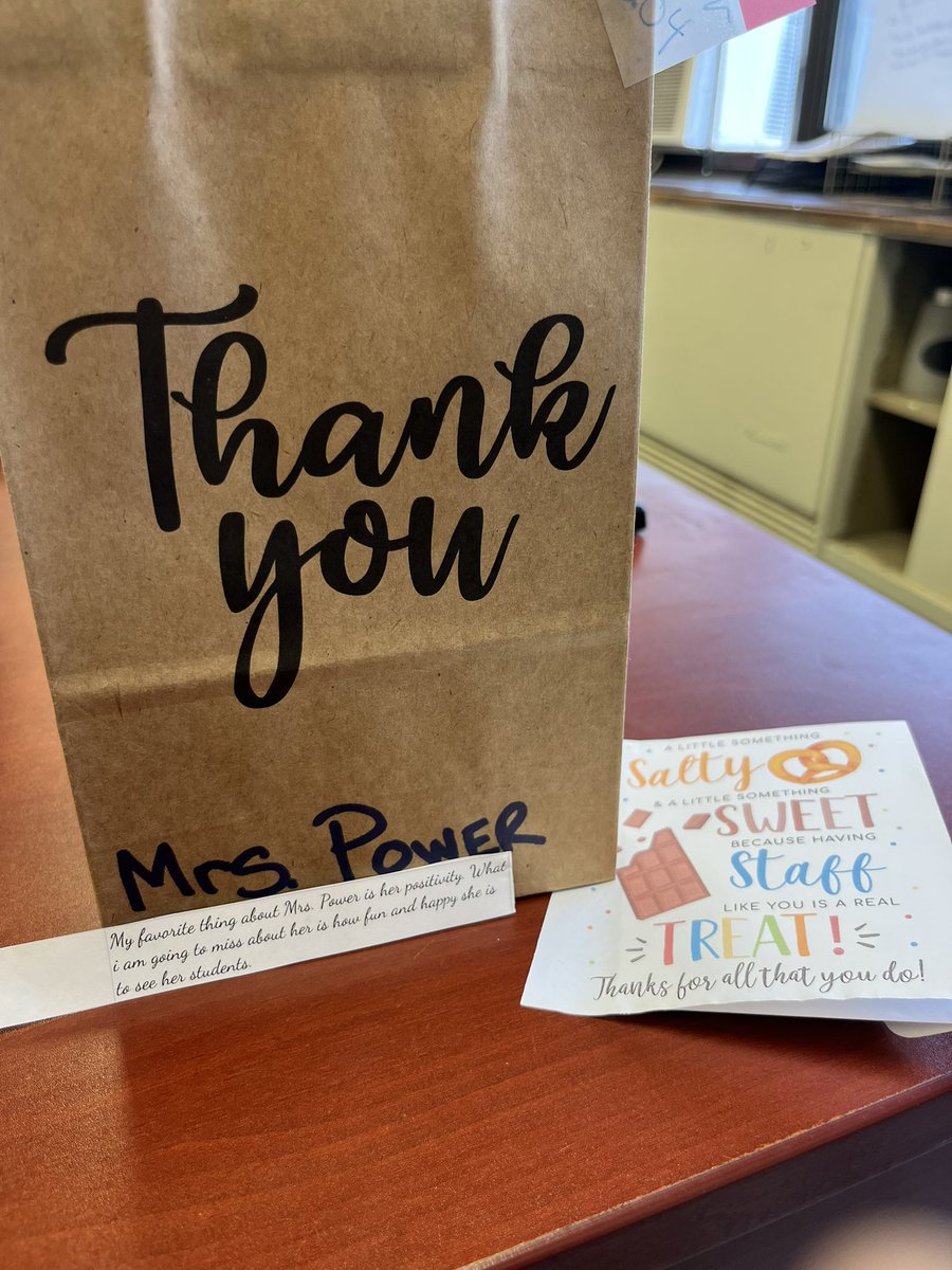 Maura__Power's tweet photo. What a wonderful morning surprise! Thank you AHS Leo Club! ❤️ https://t.co/oTiTM7JikN