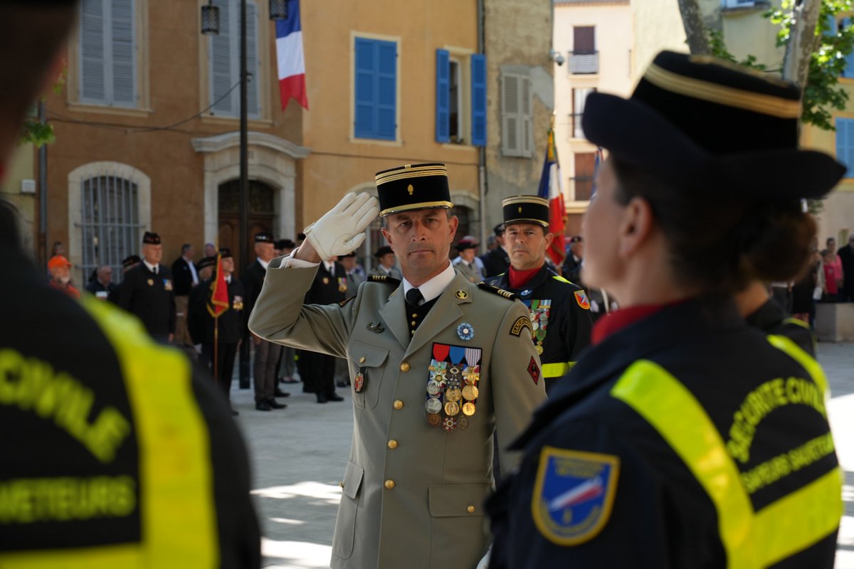 riisc_7's tweet photo. [ #8mai ] 🇫🇷🚒
Aujourd'hui, nous rendons hommage aux combattants et victimes de la guerre de 1939 à 1945. 
N'oublions pas ceux qui se sont sacrifiés hier pour que nous vivions libres aujourd'hui.
#securitecivile #sapeursauveteur #uiisc5 #UIISC7 #UIISC #uiisc1 #armee2terre https://t.co/2HmDzDKTkc