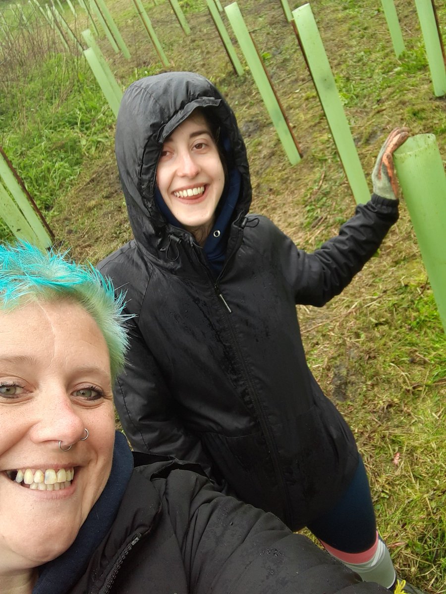 YHOldham's tweet photo. What a great turnout for the Treebilation on Sholver's Millennium Green.
We were proud to plant a tree and put the Your Health Oldham name on it.
The bushcraft with @Northern_LilyGM was warming as usual.
#MoveMoreFeelBetter #Oldham #Sholver #Community https://t.co/zAXWdlqwlQ
