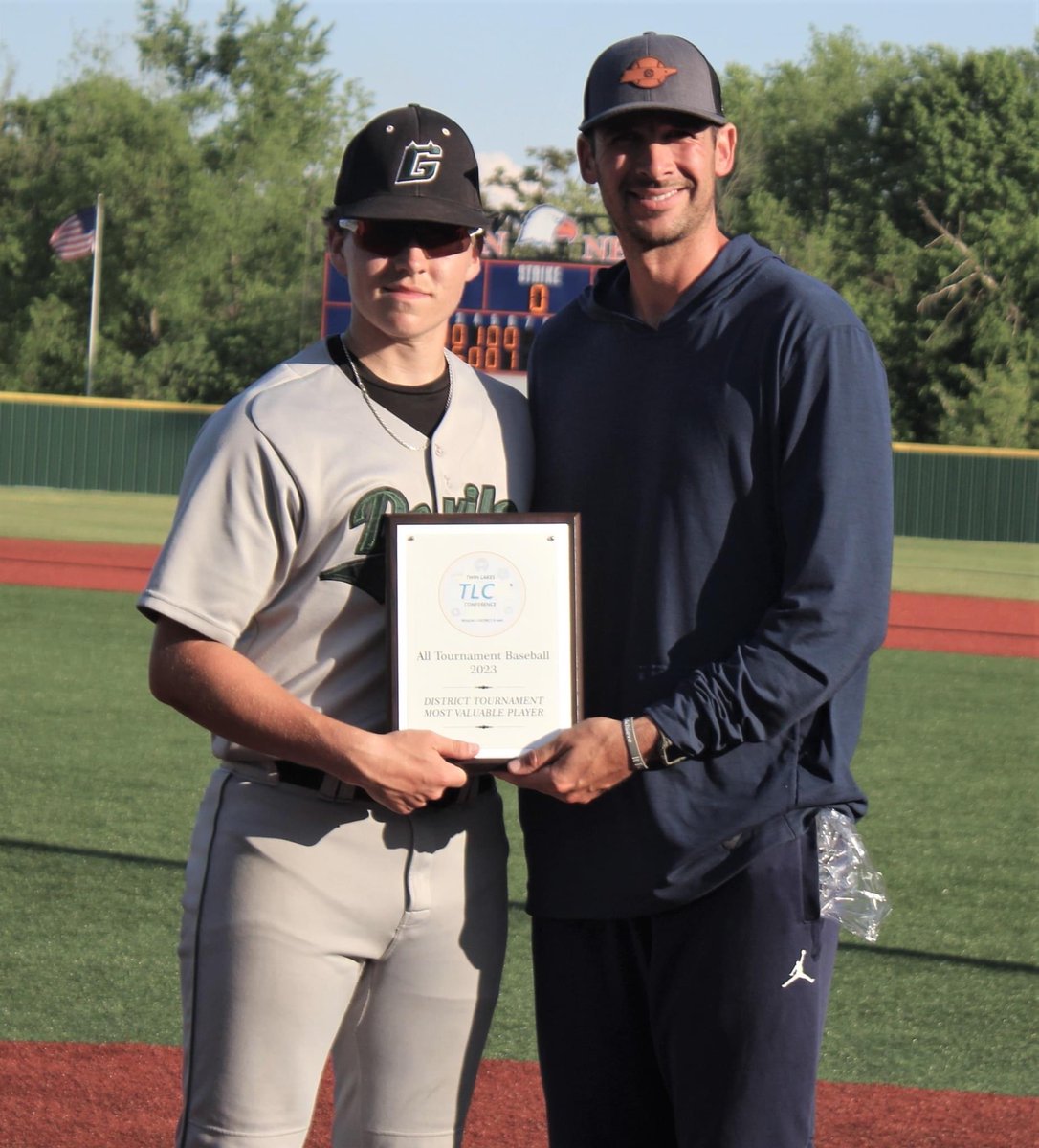RandyRi03960362's tweet photo. ‘24 Colton Richards - Twin Lakes District Tournament MVP. 1 hitter on the mound to pick up his 8th win.     4-7 at the plate, 3 Dbls….. 3 BBS…6 Runs…9RBIs https://t.co/QpWCpMNbcv