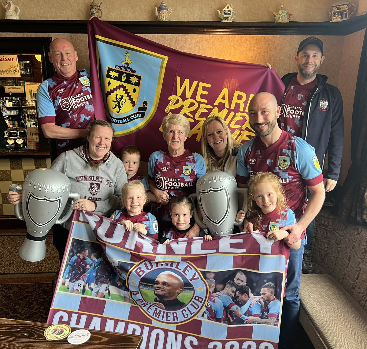 Crawford85's tweet photo. The celebrations continue 🏆⚽️
@BurnleyOfficial @JJWatt 
@topcat1882 @scoop9999 
@lewisbradley9 @RachAnnCrawford 
#twitterclarets https://t.co/M9mxqeirBV