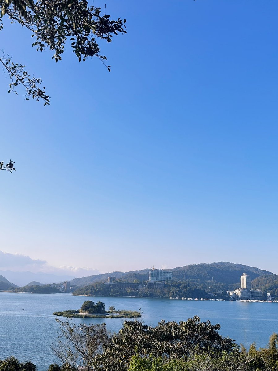 日月潭は台湾最大の天然淡水湖です。前回行ったのは2015年ですが、季節によって美しさが違っています。宝島もいい山もいい水もいい風景も、子供の頃の懐かしい思い出もあります。🌸🌸