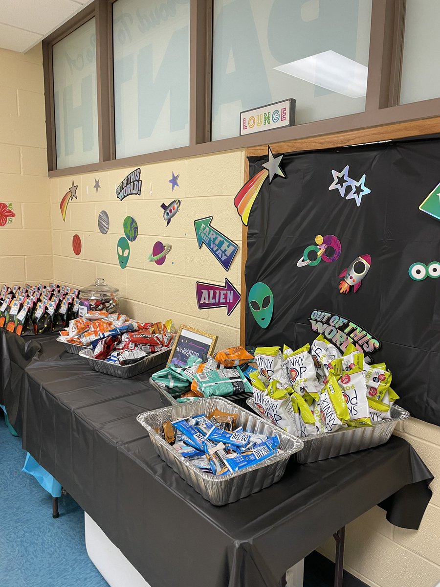 headyod3's tweet photo. Pierce Downer PTA is so amazing! #wearepd #dg58 #TeacherAppreciation https://t.co/NZ72lbLNLj