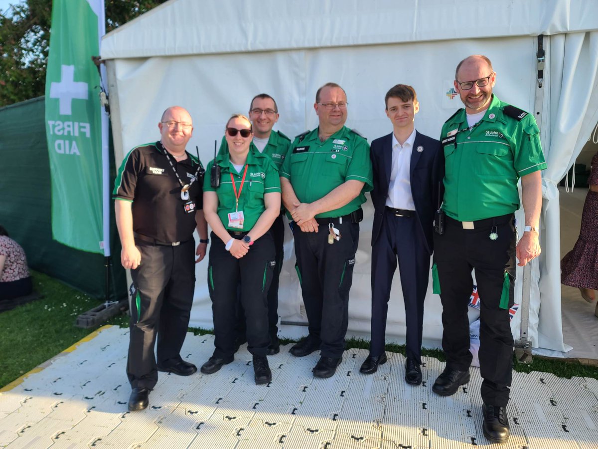 JamieWh1t3's tweet photo. A wonderful night celebrating the Coronation of Their Majesties at the #CoronationConcert last night, meeting other @RoyalVolService Coronation Champions and of course the #StJohnPeople keeping all of us safe! #CoronationChampionsChallenge https://t.co/AD5I3KP84x