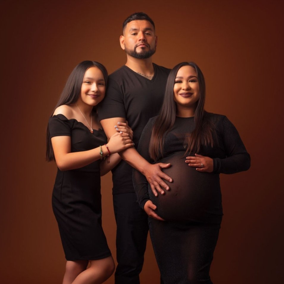 LittleAlex_217's tweet photo. My beautiful family, almost time for our newest addition 🤎 #babydamian https://t.co/pIzVDdWAPA