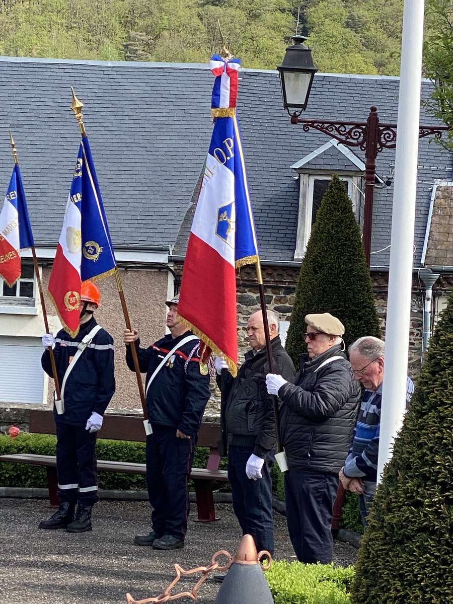 CORDIERPierre08's tweet photo. Respect à l’égard de ceux qui ont donné leur vie pour que nous vivions libres! #8mai Les Ardennes ont payé un « lourd tribut » durant ce conflit. Merci à tous les patriotes mobilisés aujourd’hui! #Ardennes @SF_Siege @Armees_Gouv @Republicains_An https://t.co/gIgNcZ3xEW