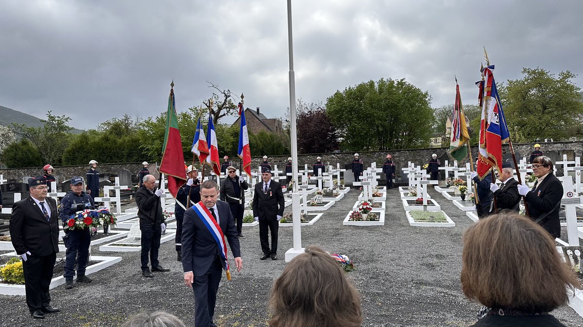 CORDIERPierre08's tweet photo. Respect à l’égard de ceux qui ont donné leur vie pour que nous vivions libres! #8mai Les Ardennes ont payé un « lourd tribut » durant ce conflit. Merci à tous les patriotes mobilisés aujourd’hui! #Ardennes @SF_Siege @Armees_Gouv @Republicains_An https://t.co/gIgNcZ3xEW