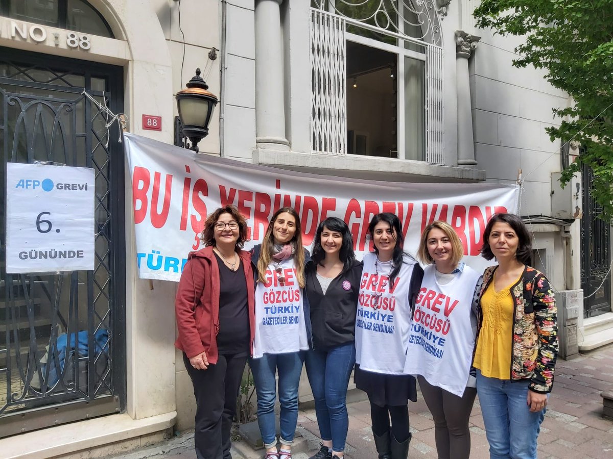 fidanataselim's tweet photo. Grevlerinin 6. gününde bir aradayız.
@afpfr Türkiye'deki çalışanlarına ucuz iş gücü diye bakarsan bizi de karşında bulursun. Onlar bizim sesimiz biz onların sesiyiz.
#AFPTurkeyStrike #AFPTurquieGreve #AFPdeGrevVar https://t.co/E2xb1SB5w0
