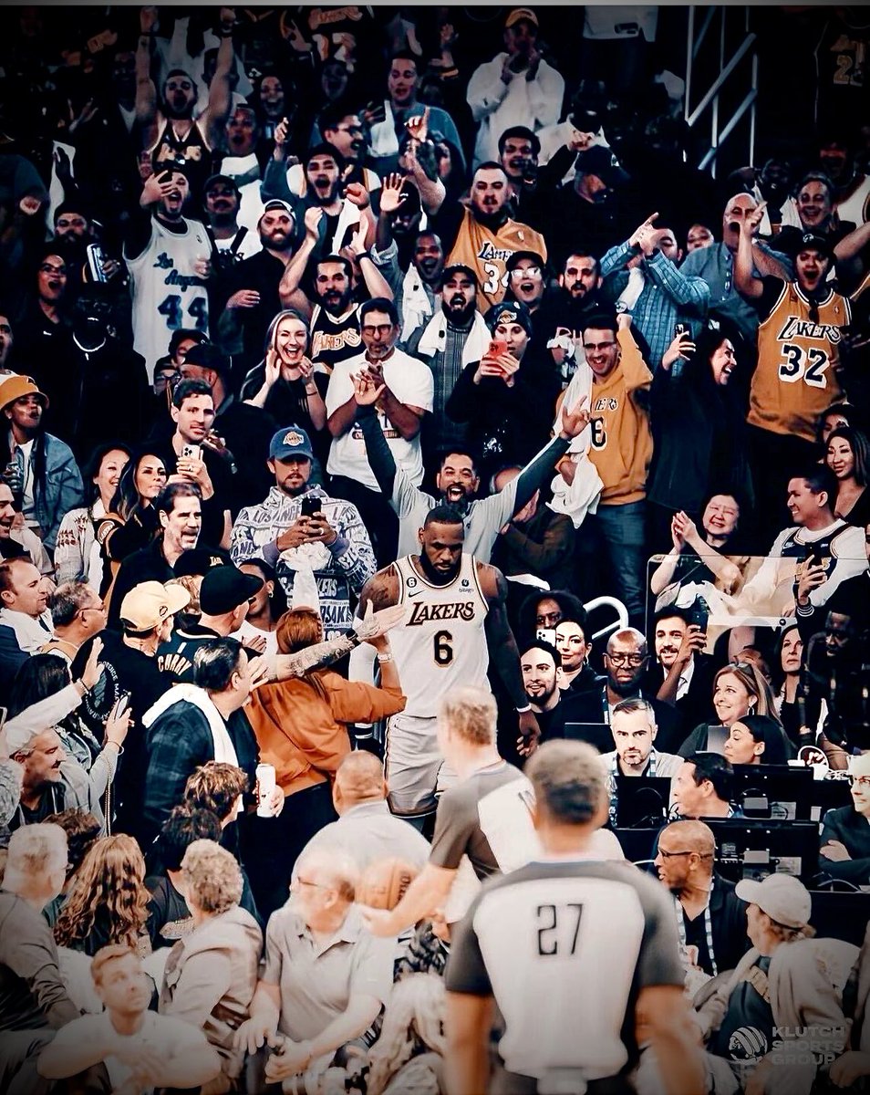 MikeWashSr's tweet photo. 👑 got the city on his back….🔥 https://t.co/MGugjdbNRm