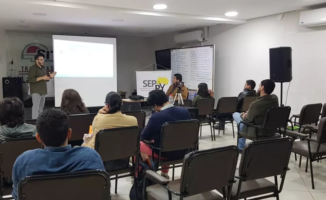 elexcedente's tweet photo. 🥳Este sábado iniciamos con éxito la primera jornada del curso "Introducción a la Economía Política Heterodoxa" organizado con @LASEPPY 

🤓¡Todavía podes sumarte! https://t.co/q0kF4u0q41