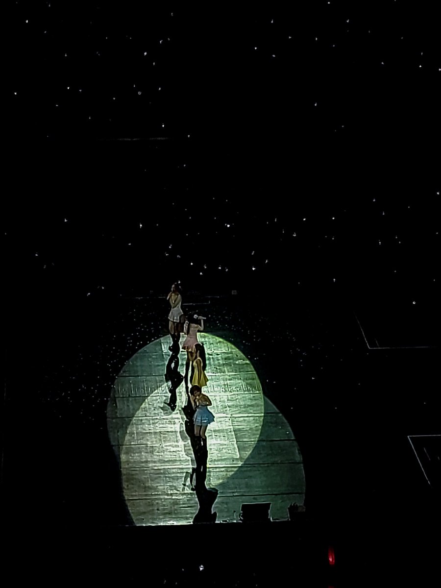 yulwinseul's tweet photo. Money will come back but the memories and my happiness will last forever!

Thank you for making the night unforgettable!

Please come back to the Philippines complete.

💜💚🩷💛💙
#REDVELVETinMNL2023 https://t.co/Av6zkcrJaD