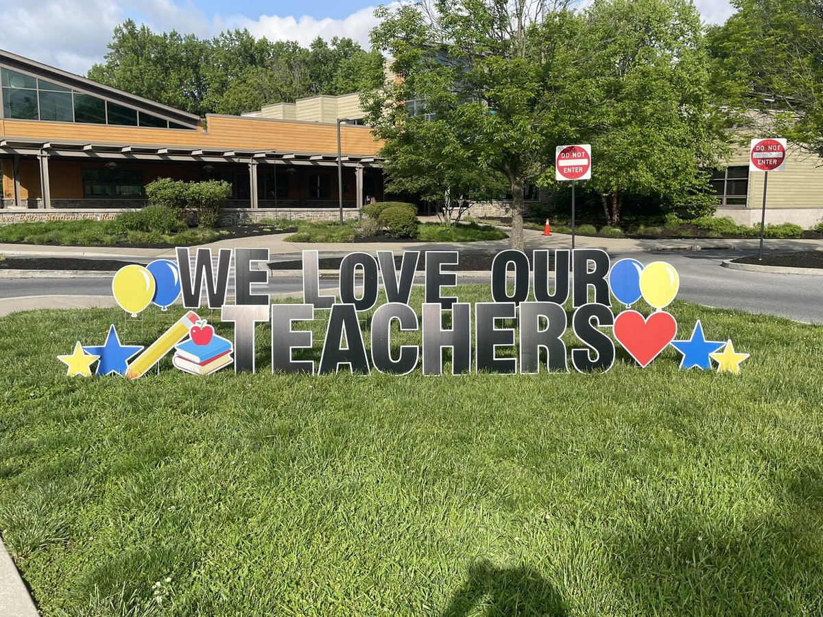 susan_trella's tweet photo. Happy Teacher Appreciation Week! We are fortunate to have such dedicated and remarkable staff members! Thank you for all you do! Thank you to an exceptional H & S for brighten our day! #SLCSuperstars #HappyToBe https://t.co/w0V4JkulNs