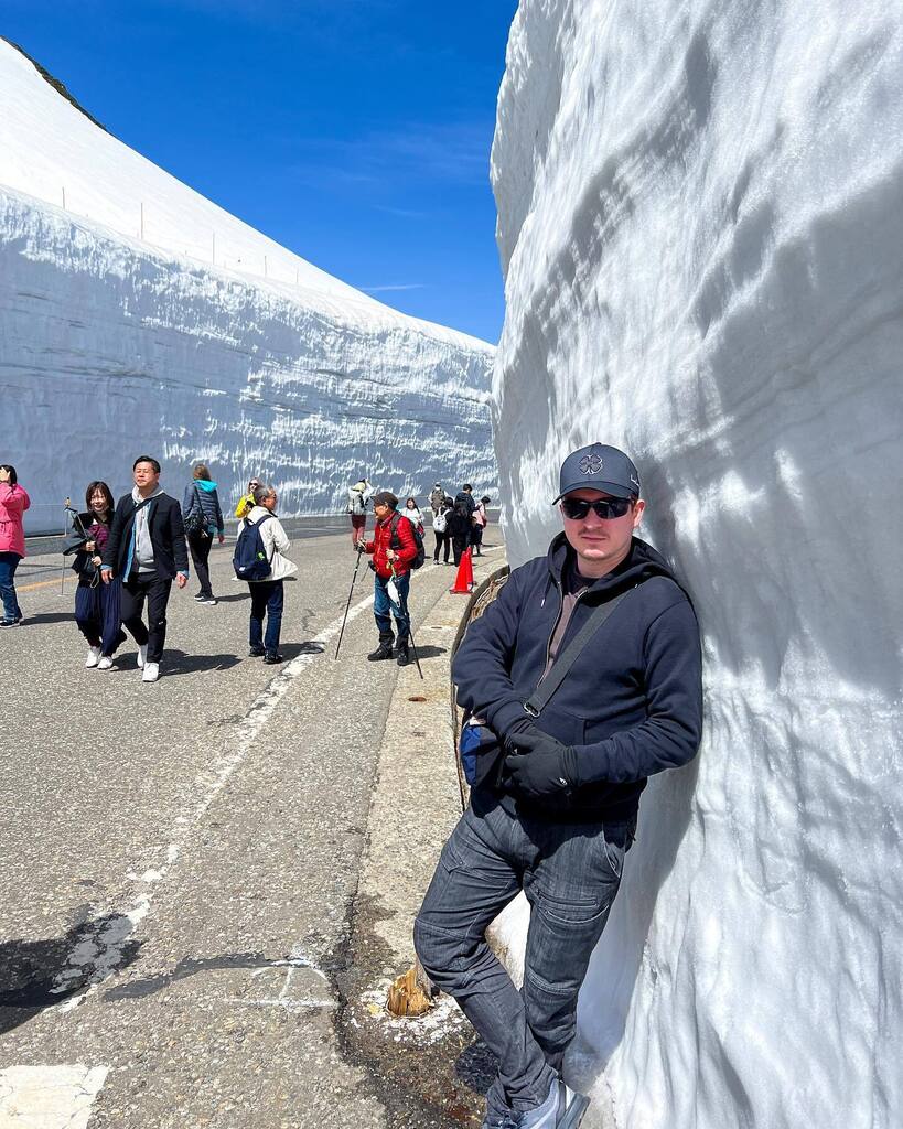 iRayden's tweet photo. Подпираю стены. Держу ограждения. #❄️
.
.
.
.
.
#snowwall #snowwalls #tateyama #mttate #murodo #nakaniikawa #toyama #снежныестены #татеяма #горатате #горататэ #муродо #тояма #японскиегоры #майские #майскиепраздники #золотаянеделя #снегвмае #立山 #立… https://t.co/oEQd1ZN2W7 https://t.co/hQFeiRqRd5