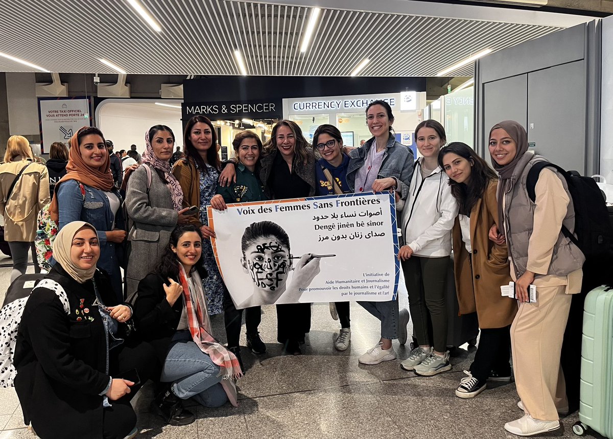AHJ_org's tweet photo. Bienvenue aux lauréates de Voix des Femmes Sans Frontières de Bagdad, Erbil, Suli, Mossoul, Duhok, Kirkuk. Elles sont bien arrivées en 🇫🇷 pour un stage de découverte à la radio @MC_Doualiya
Initiative de @AHJ_org avec le soutien de @CdCMAE
@FranceBagdad @francediplo https://t.co/LXTl7umNHW