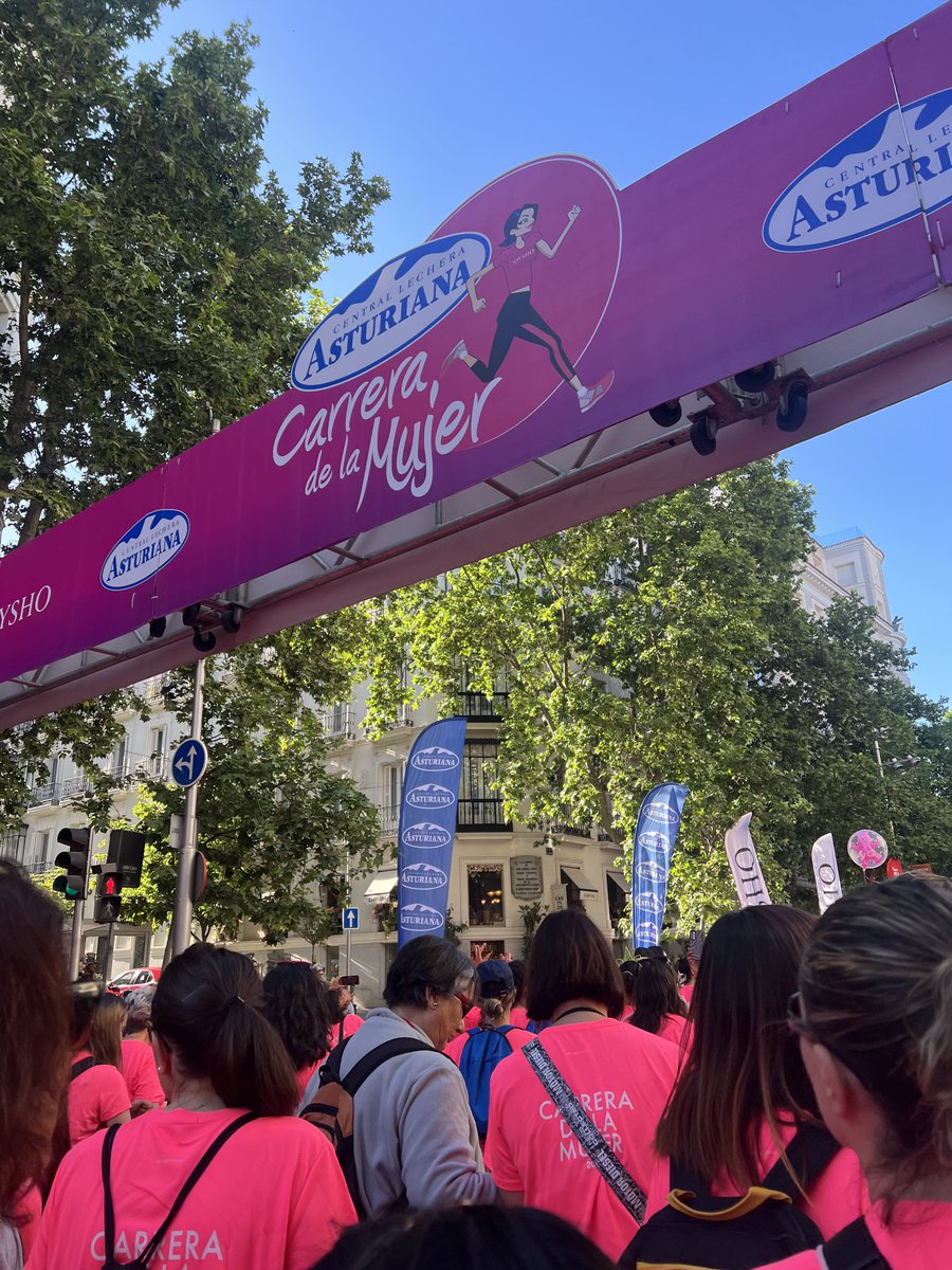estudiosCEF's tweet photo. 🙌 ¡Ayer algunas de nuestras trabajadoras corrieron en la #CarreraDeLaMujer2023 celebrada en la ciudad de #Madrid! 🙌#MareaRosa @CarreraMujer https://t.co/ltTtZu0WeF