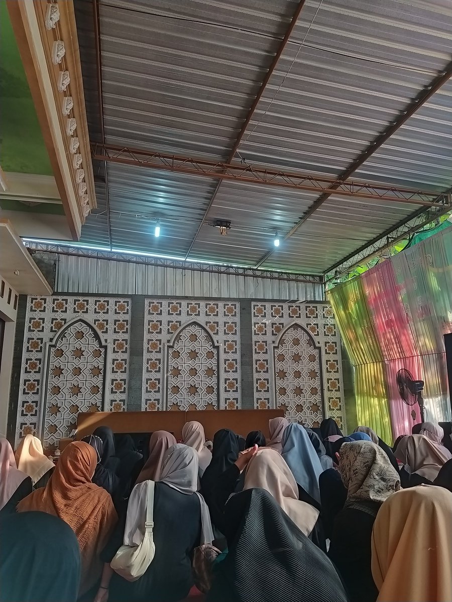 _Fulanah_'s tweet photo. التصدر قبل التبحر من قبيل التهور
 Mengustadzkan diri sebelum menyelami ilmu yg dikuasai adalah sebuah kengawuran

Pentingnya mutholaah sebelum memberikan ilmu kepada orang lain. ☺ https://t.co/9L2ym0rRkU