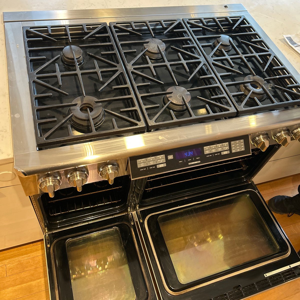 DAppliancePros's tweet photo. Don't put up with an unreliable oven any longer. Your oven is one of the most important appliances in your home. When it breaks down, call us for prompt and professional repair services. https://t.co/HrfEY29pkM