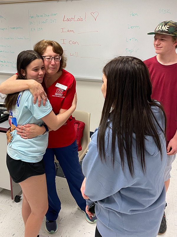 USI_CNHP's tweet photo. The theme for National Nurses Week is "Nurses Make a Difference: Anytime, Anywhere – Always." Three Posey County teens recently visited USI to thank a member of our Nursing faculty for her quick response when they were injured in an accident. Read more at https://t.co/vyjbuWCXG3 https://t.co/ILriQXVyLf