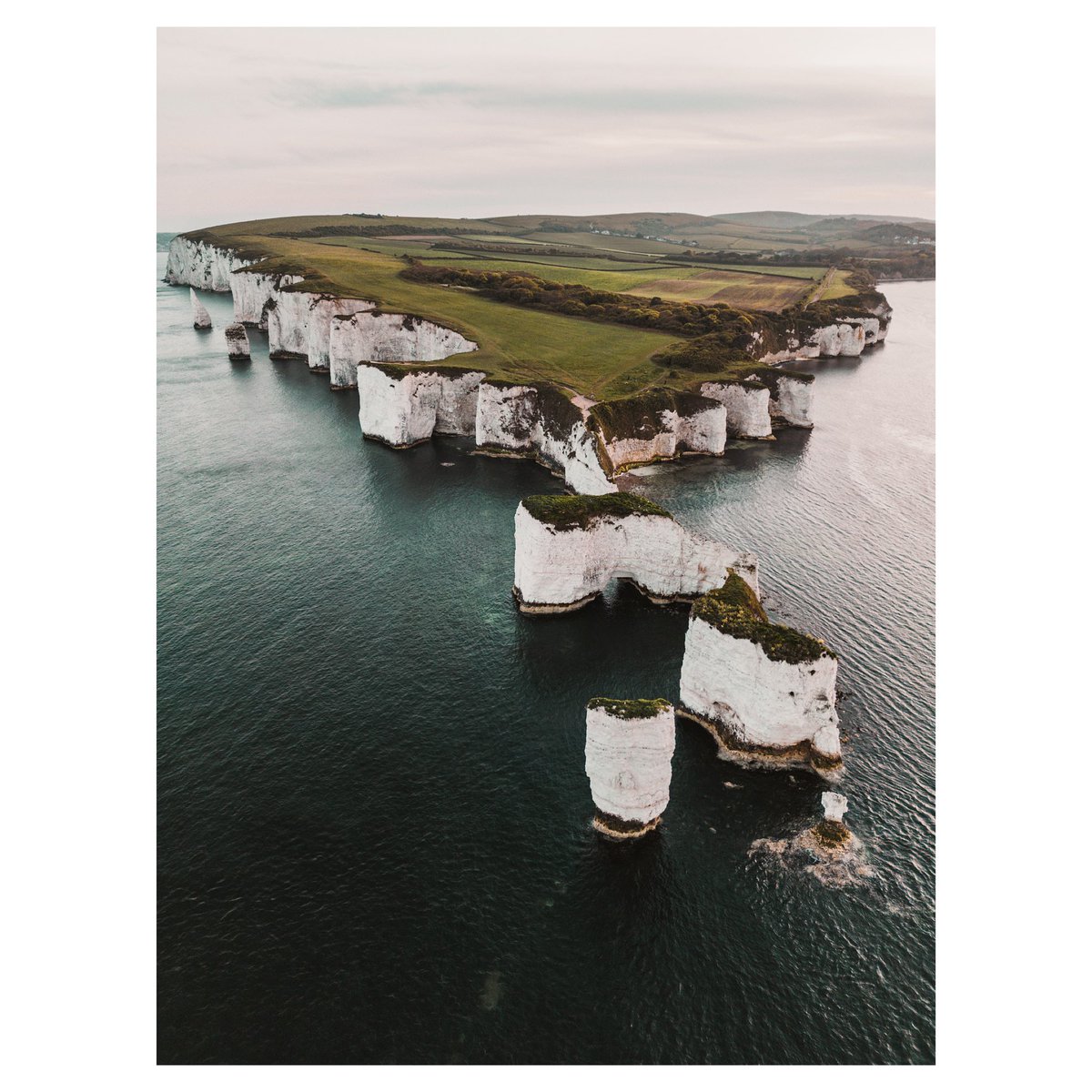 Old Harry Rocks - © Chris Bailey 2023 📸

#OldHarryRocks #Swanage #DJI #DronePhotography #AerialPhotography #Drone #Landscape
#LandscapePhotography #JurassicCoast #VisitEngland #Dorset

@VisitEngland @VisitDorset ❤️