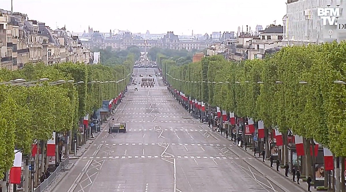 f_asselineau's tweet photo. CHAMPS-ÉLYSÉES VIDÉS COMME UNE AVENUE DE PYONGYANG
Par hantise des huées de la foule ou des concerts de casseroles,le Jupiter de la pensée Kim Mak-ron a fait totalement vider son parcours de tout badaud.
Il commémore ainsi le 8 mai 1945, SEUL AVEC SON GANG
https://t.co/H9Xb7iJIrF https://t.co/kqgI1MyjDs