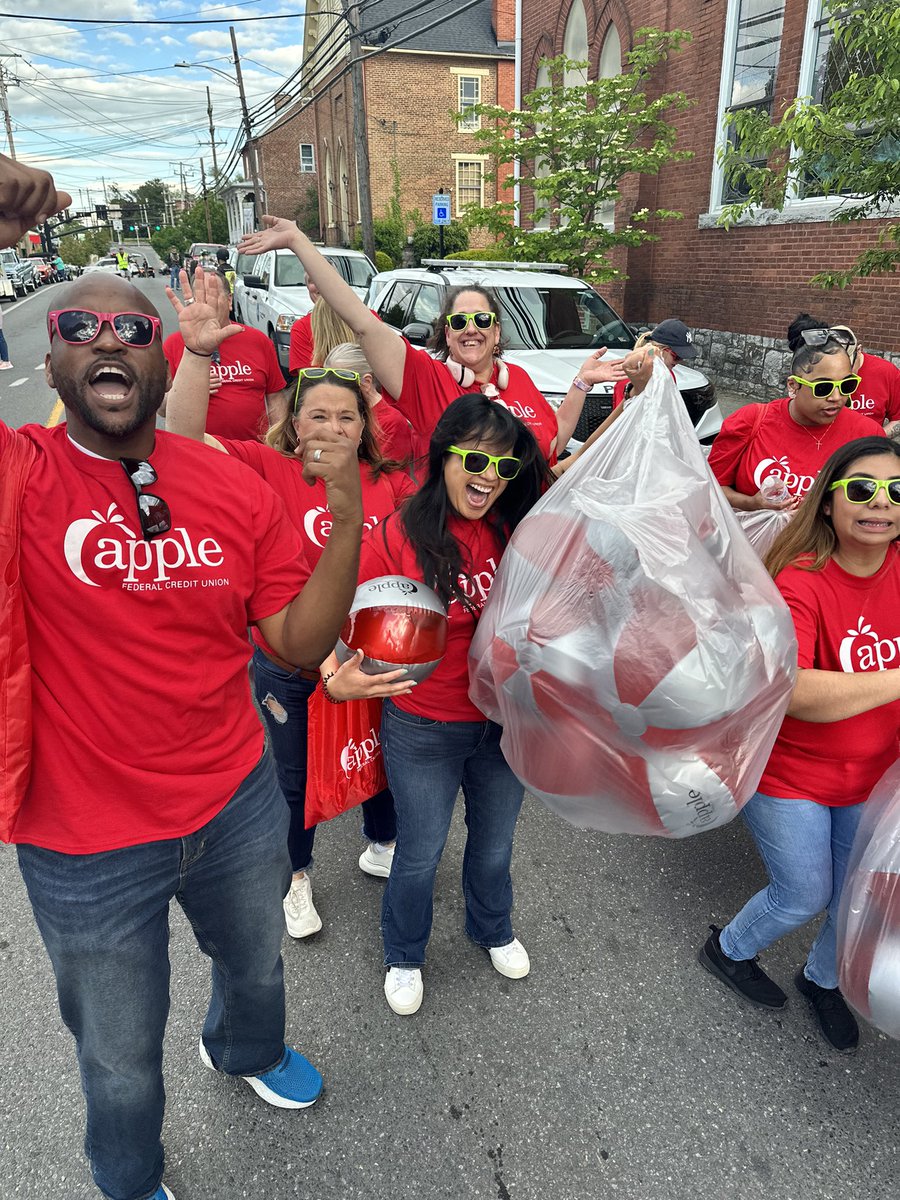 AppleFederalCU's tweet photo. We had a blast at Apple Blossom
Festival Firefighter’s Parade! #appleblossom #livelovebloom #applefcu #creditunioncommunity #myapplefcu https://t.co/DrVpdIVIHW
