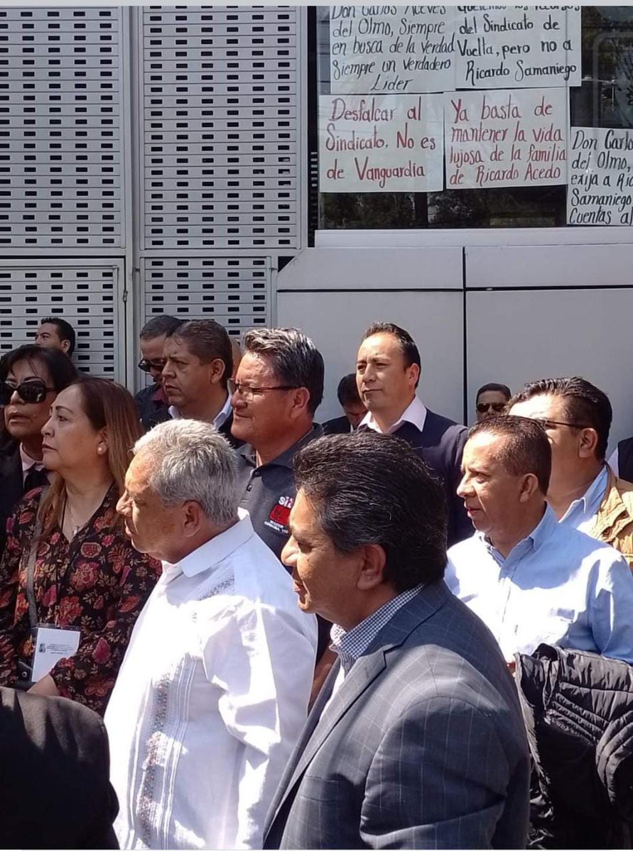 darkus26_munoz's tweet photo. (1) VALE UNA REFLECCION PEQUEÑA. estos personajes que siguen dañando nuestra fuente de ingresos como trabajadores del @STIRTTnacional somo padres, madres, hijos que llevamos el pan a la mesa y estos zopilotes gente detras de nostros (trabajadores)  https://t.co/5YXqC4gMmE https://t.co/4h7aMCgwBr