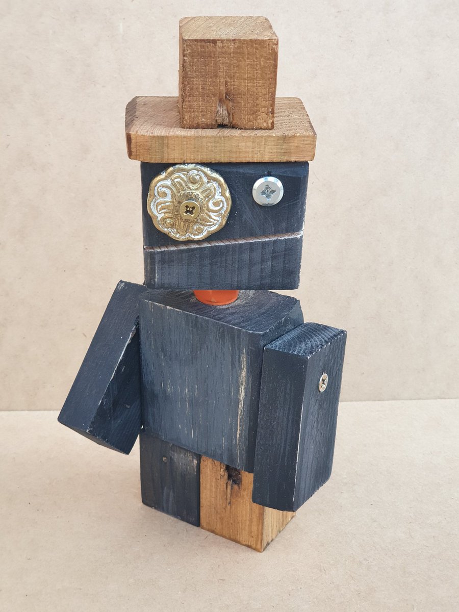 SmugglersCrafts's tweet photo. Happy Bank Holiday!
Feast ye eyes on this little scallywag!
https://t.co/SzZuB2tYeQ
 #etsystore #etsyshopowner #etsygifts #etsyseller #etsyshop #etsy #unique #handmade #house #gift #homedecor #science #space #robot #giftideas #uniquegifts #reclaimedwood #etsyhandmade #bankholiday https://t.co/2OBH1CZA7f