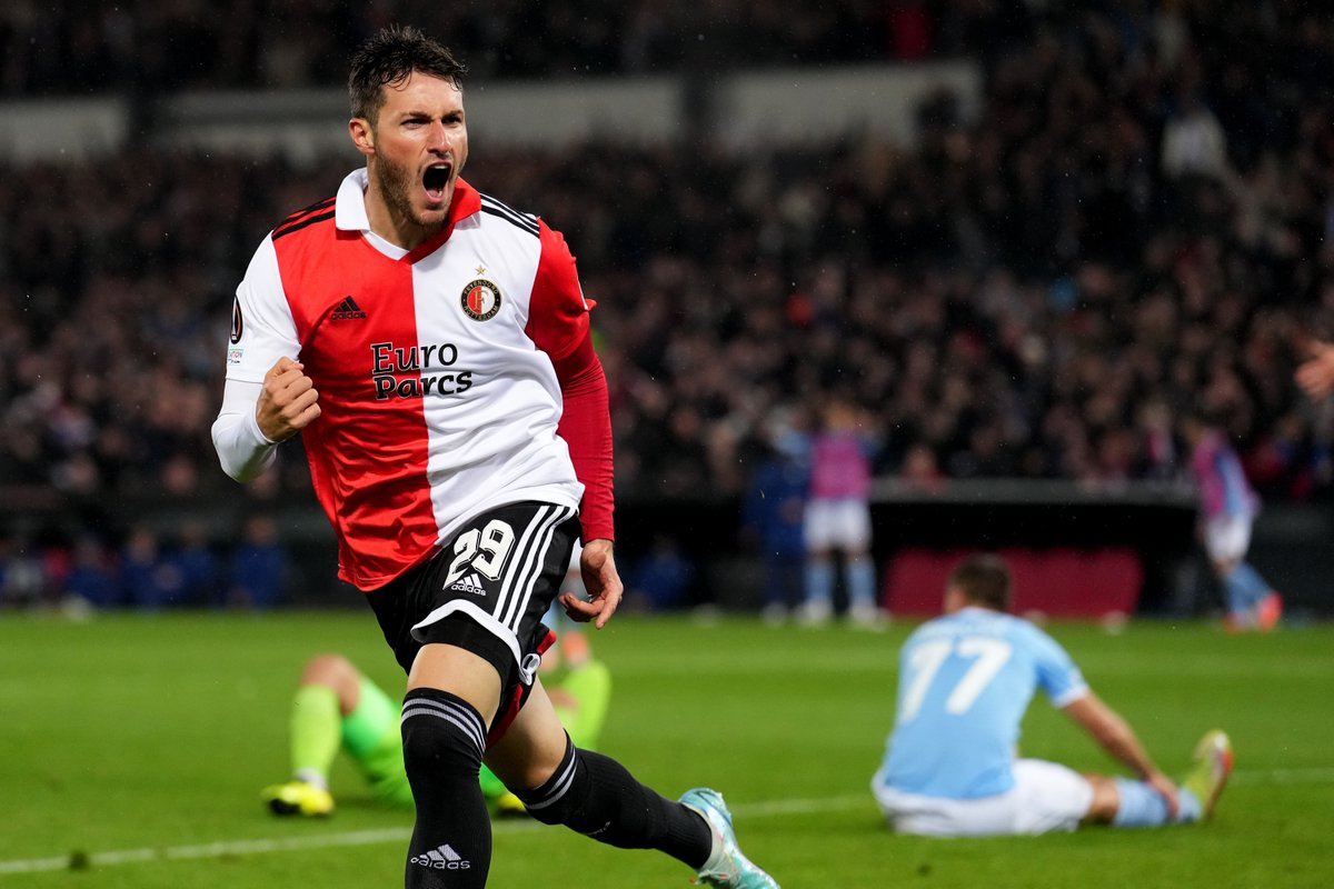 rotterdam's tweet photo. Zondag kan @Feyenoord landskampioen worden! ⚽ 🥇 De #Huldiging is op maandag 15 mei om 12.00 uur op de #Coolsingel. Dit is een feest voor iedereen die de club een warm hart toedraagt.

Lees alles wat je moet weten over de huldiging: https://t.co/aAdyNxBaYP

#Feyenoord #Feygae https://t.co/GsFwAqaUxo