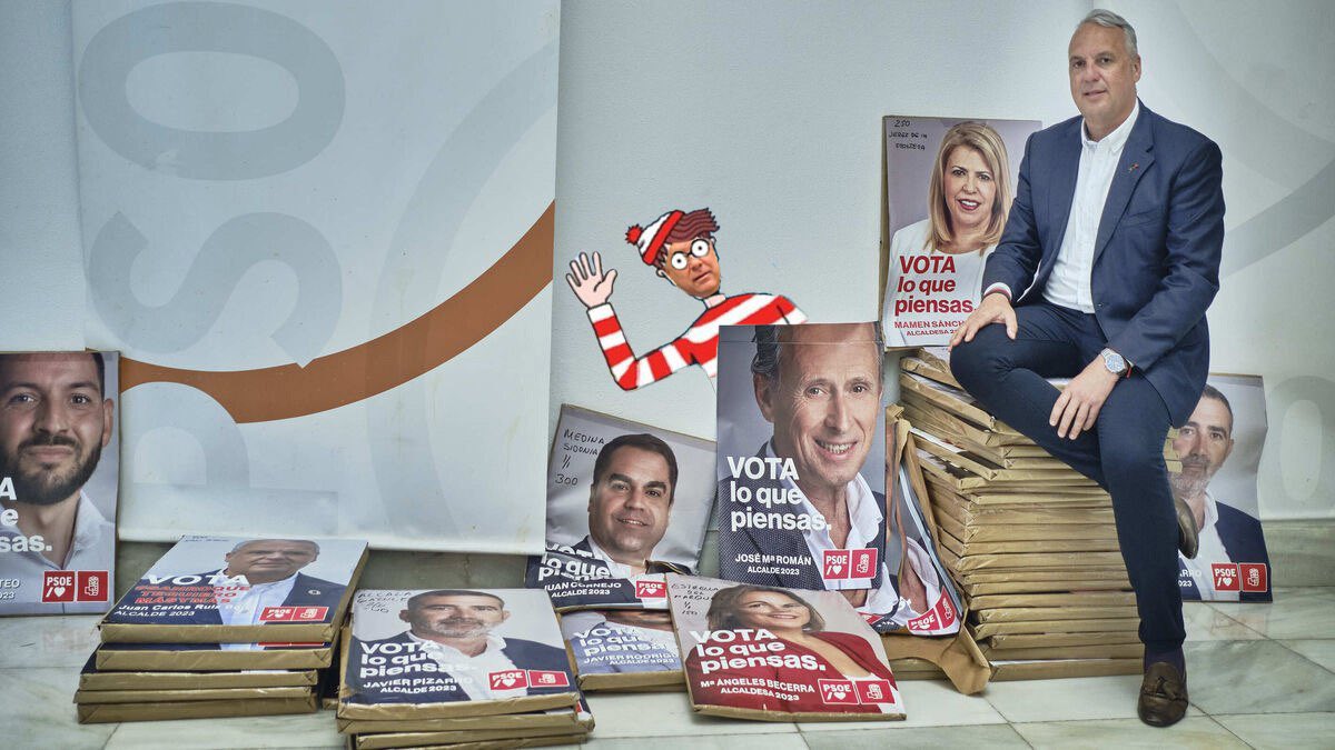 RevolutionCadiz's tweet photo. Prueba de agudeza visual: encuentra el cartel electoral del candidato de Cádiz entre los que muestra el secretario provincial del PSOE 

¿Dónde está Óscar? 😂😂😂 https://t.co/2bFFJJM2d1