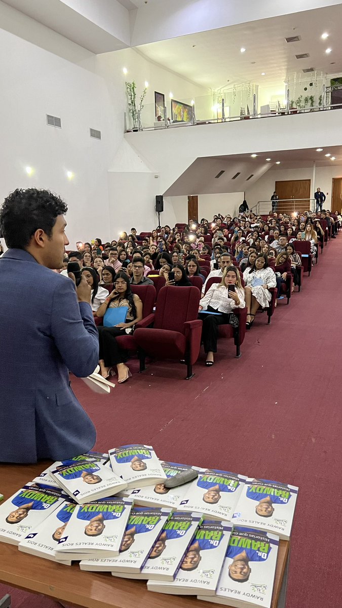 RawdyReales's tweet photo. Un día de muchas emociones para mi, estuve nuevamente en Venezuela 🇻🇪 y hablamos de medicina y mi libro #HistoriasQueCuran Frente a 500 médicos y estudiantes de medicina.
De verdad que honor llevar la medicina a cada rinconcito del mundo. https://t.co/Ifkhhgcke9