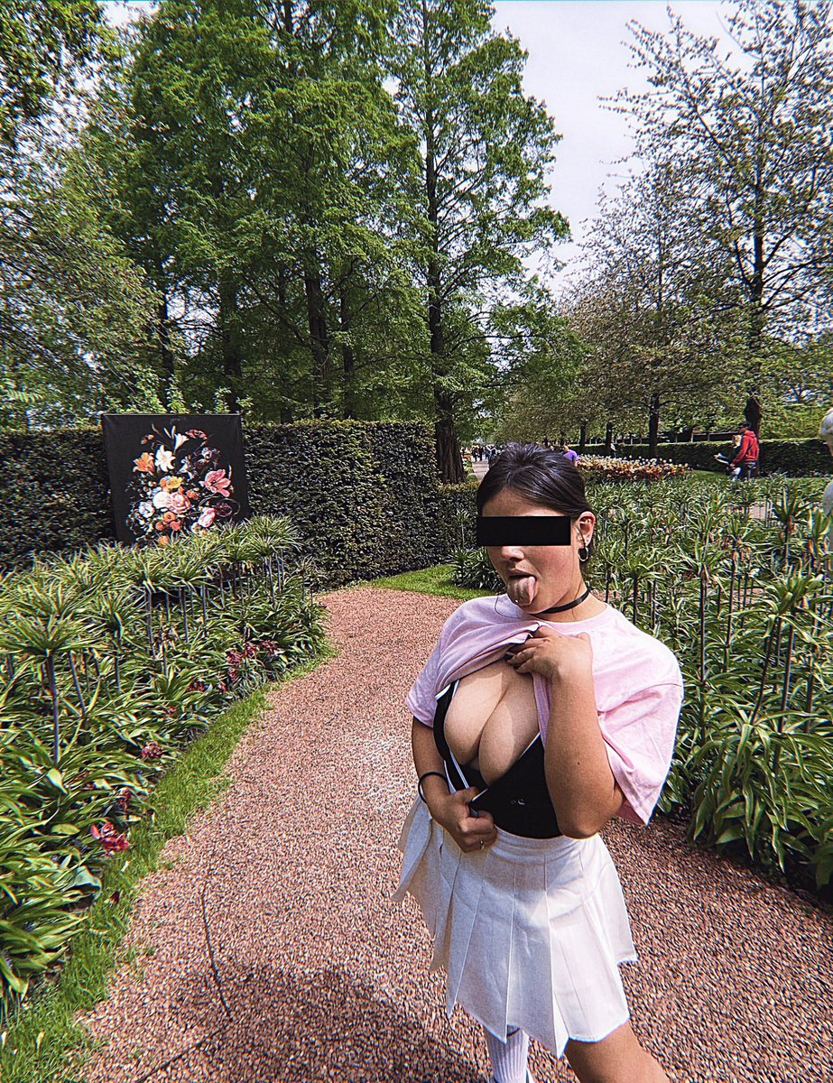 Disfrutando del solecito en un lugar conocido por sus flores, alguno adivina donde estoy? 🌷