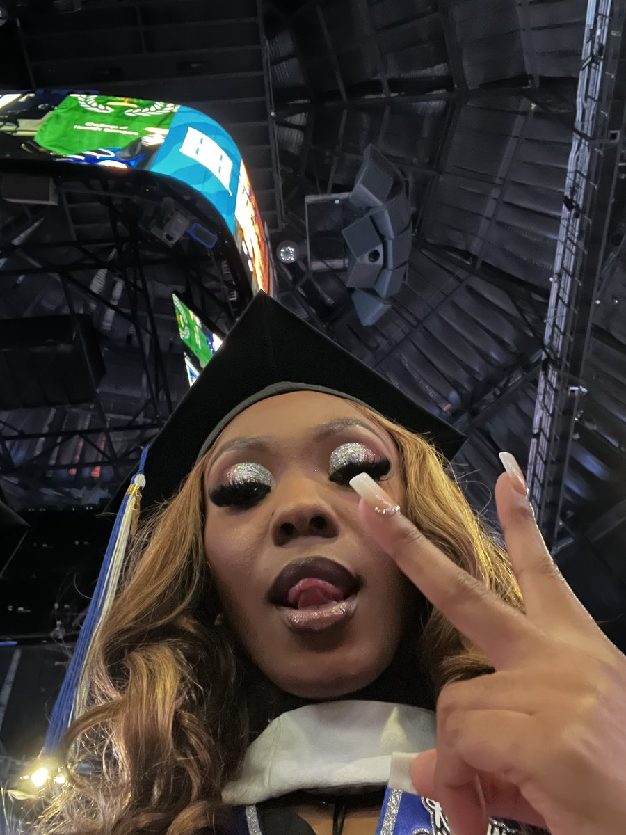 Myiakarien's tweet photo. And just like that…another degree was secured 🙏🏾💙 https://t.co/1e1euXEp86