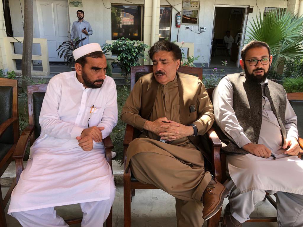 infowariors's tweet photo. صدر شاکر اللہ کی سربراہی میں  مہمند پریس کلب کے وفد کی  ڈی جی انفارمیشن کی تقرری کے خلاف احتجاجی کیمپ میں شرکت https://t.co/dJxU559G08