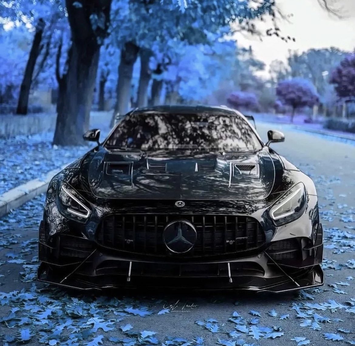 LuxuryCars365's tweet photo. Mercedes-AMG GTR 🌊 https://t.co/h9rN5Xmnri