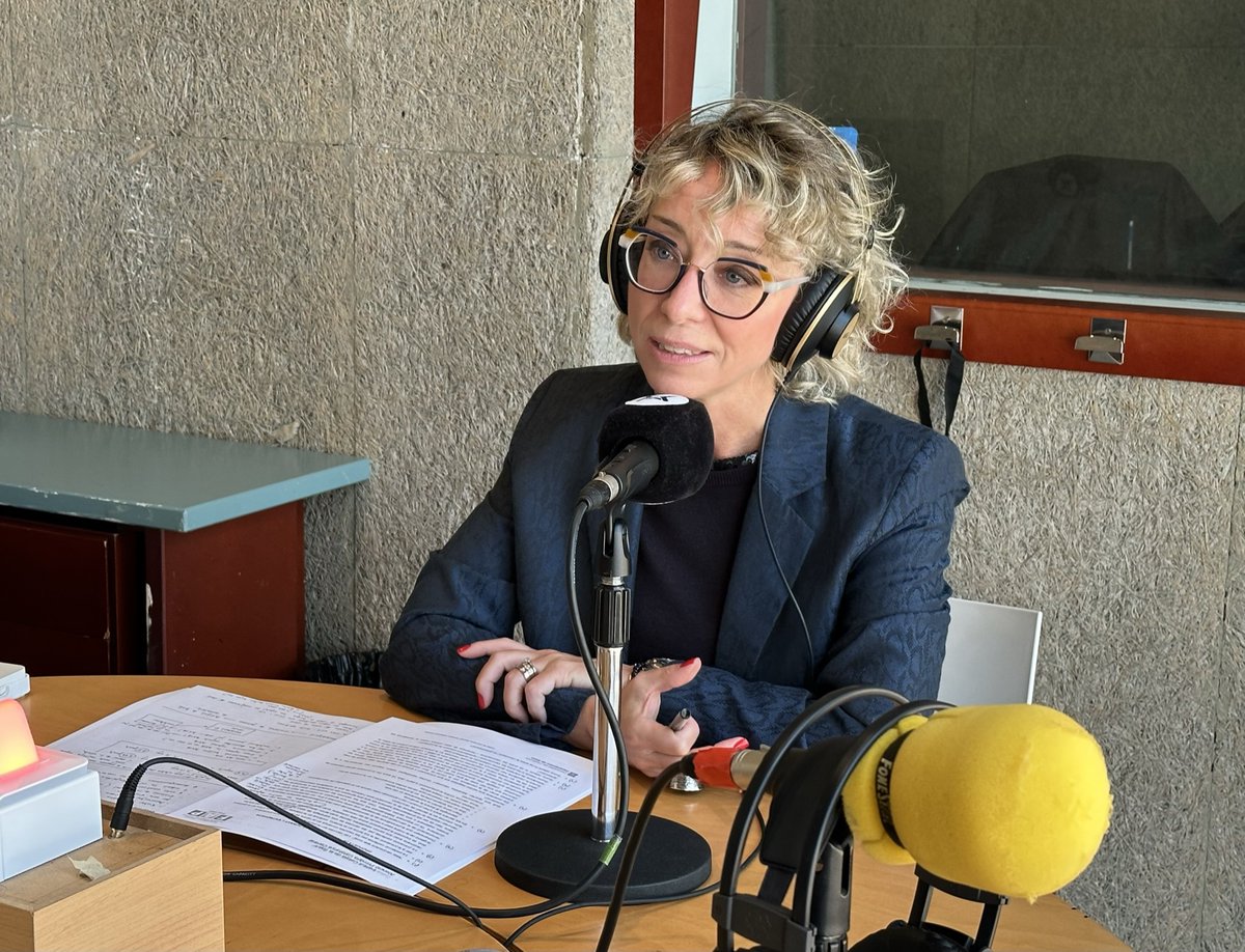 icscatcentral's tweet photo. 🎙 La cap de la Unitat de Farmàcia de l'@icscatcentral, @annabonet, ha passat per l'Espai de Salut de @lacentralOB per parlar sobre vacunació: "La pandèmia ens ha ensenyat que la vacuna està indicada en totes les edats, no només en infants". Escolta-la👇
https://t.co/O3loY7s7ld https://t.co/hhgwuCO3ZV