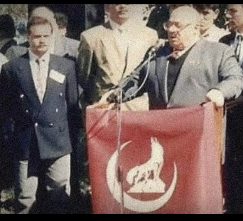 AzmiKaramahmut's tweet photo. KKTC’nin toplum liderlerinden Serdar DENKTAŞ ile dünü, bugünü ve yarını konuşurken dünden bir resim; Magosa Ülkü Ocaklarını kurduğumda açılışını yapan CB Rauf DENKTAŞ-1995- https://t.co/xUjI82CyqK