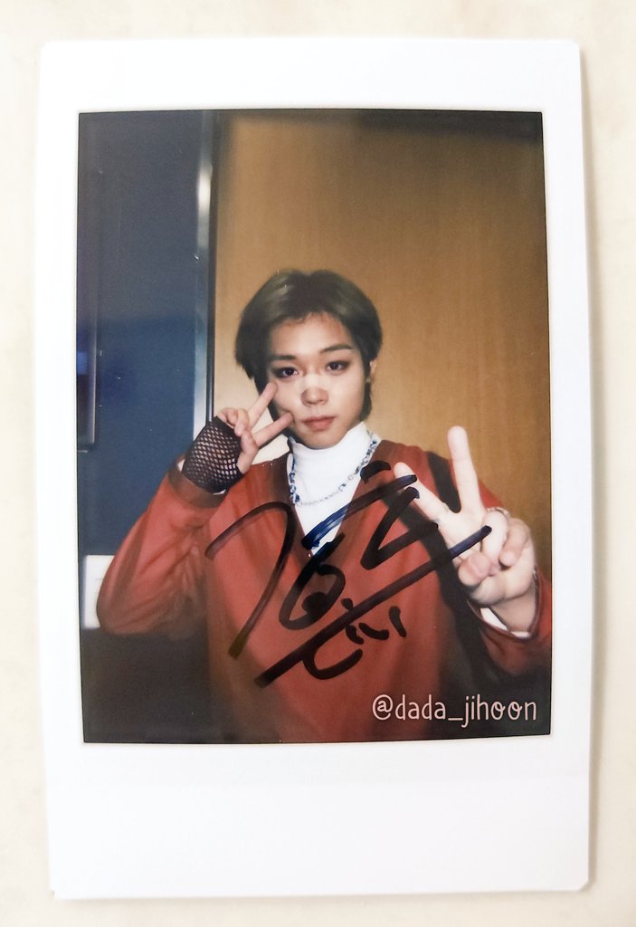 dada_jihoon's tweet photo. 230413 엠카 본방사수 당첨 폴라✌🏻

볼콕☺
난 정말 착한어른이 될거야~~~

#PARKJIHOON #박지훈
#Blank_or_Black #Blank_Effect https://t.co/60jYpJDact