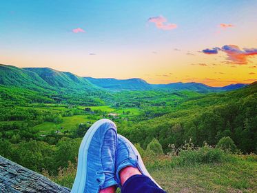 Kim Mathes-Moore tok this absolutely stunning picture of the Powell Valley Overlook. It's hard to believe that we live in a place so beautiful! Plan your trip today to Big Stone Gap and start experiencing this magic for yourself!
#BigTimeFunSmallTownPackage
#loveva
#vaoutdoors