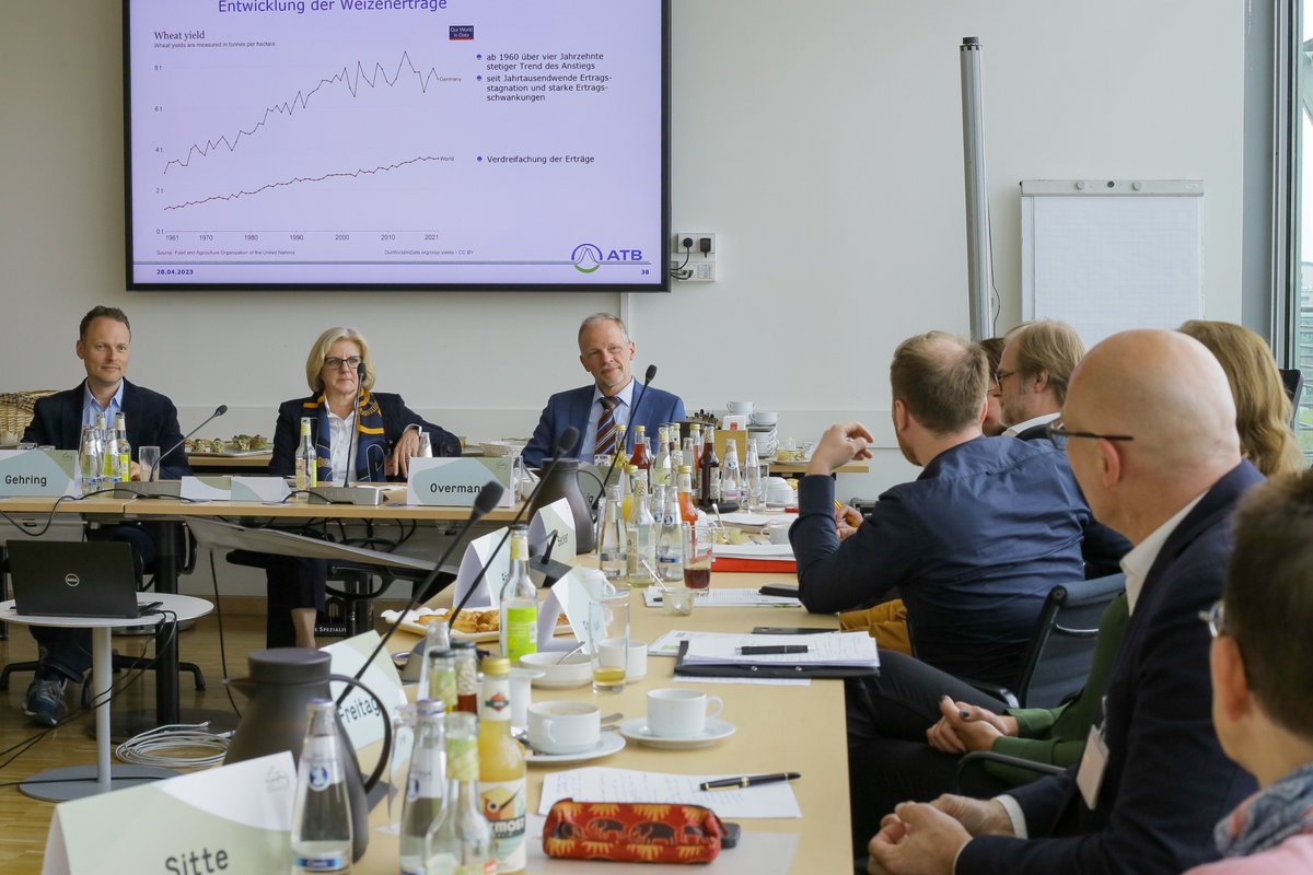 Leibniz-Forschungsnetzwerk Biodiversität (@leibnizbiodiv) on Twitter photo 28. April: #LeibnizBiodiv und <a href="/LeibnizWGL/">Leibniz-Gemeinschaft</a> im #Bundestag, um mit <a href="/KaiGehring/">Kai Gehring</a> und MdBs 130 Tage nach der #Weltnaturkonferenz darüber zu sprechen, wie man vom globalen Abkommen zur zielgerichteten Umsetzung des #Biodiversitätsschutzes in D kommt. #Klima #DSI #Landwirtschaft #Wasser 28. April: #LeibnizBiodiv und <a href="/LeibnizWGL/">Leibniz-Gemeinschaft</a> im #Bundestag, um mit <a href="/KaiGehring/">Kai Gehring</a> und MdBs 130 Tage nach der #Weltnaturkonferenz darüber zu sprechen, wie man vom globalen Abkommen zur zielgerichteten Umsetzung des #Biodiversitätsschutzes in D kommt. #Klima #DSI #Landwirtschaft #Wasser