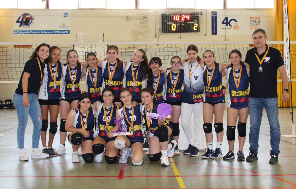 fedvbib's tweet photo. 🔝 El Fustes Ca'n Vaquer @ClubVoleiSoller i el Jardins Bona Feina CV Artà són de Segona!

🥉 El CV Pollença va endur-se'n el bronze.

4️⃣ Madre Alberta va acabar la fase d'ascens en quarta posició.

#VoleibolDeCaNostra https://t.co/dX0QcJrKbN